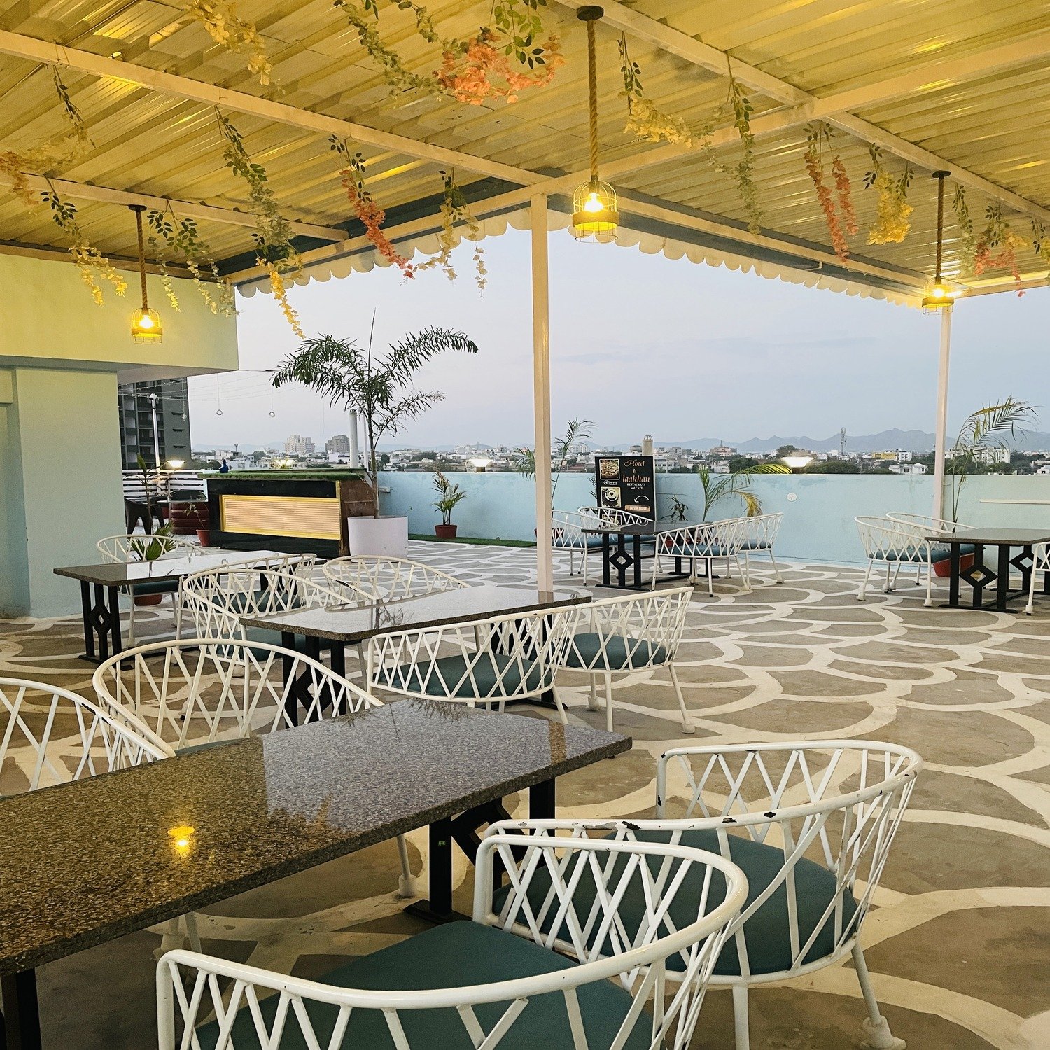 Hotel Laakhan & Restaurant
